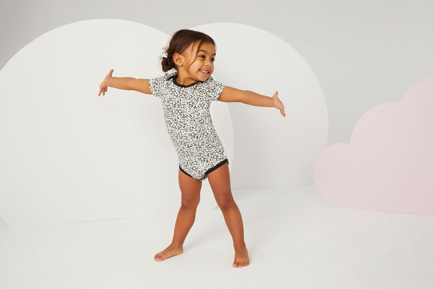 image:imageHUGGIES Baby 5pack Elevated BodysuitSnow WhiteBlack
